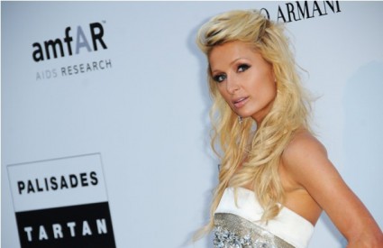 Paris Hilton vodi na listi ispred Charliea Sheena