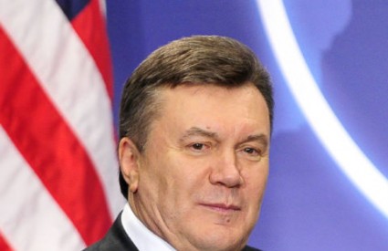 Janukoviča optužuju za iznošenje 37 milijardi dolara 