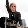 Jon Bon Jovi nastavio svirati unatoč ozljedi