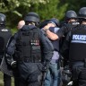 Stotine britanskih policajaca lovi naoružanog napadača 