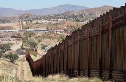 Zid na granici između SAD-a i Meksika
