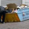 Nakon snijega građani New Yorka bore se s gomilama smeća
