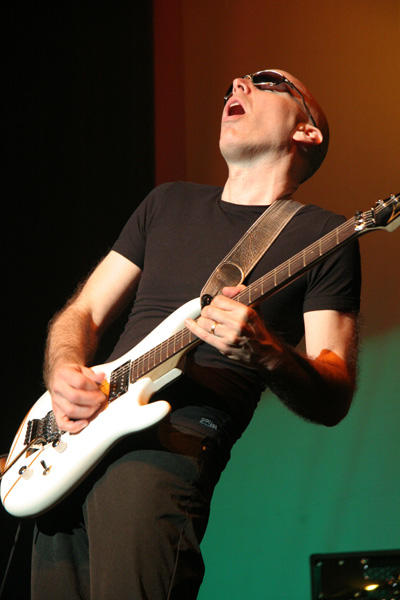 satriani1.jpg