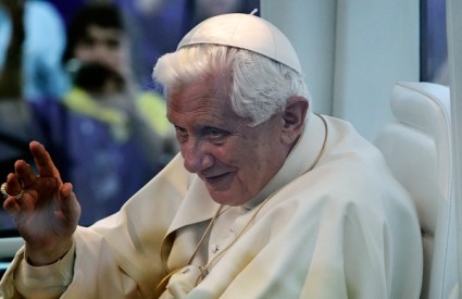 Papa Benedikt XVI preferira Europljane
