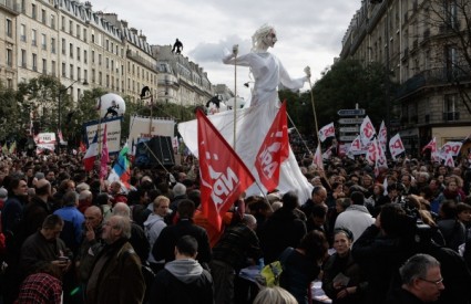 Francuzi i dalje burno prosvjeduju protiv mirovinske reforme