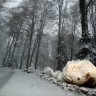 Bura i snijeg rade probleme u prometu