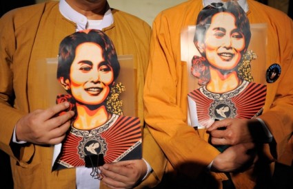 Pristaše Aung San Suu Kyi