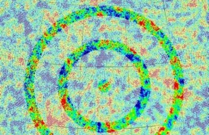 Mapa pozadinskog kozmičkog zračenja s krugovima koji označavaju događaje prije Velikog praska