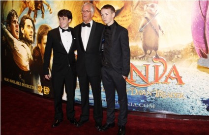 Skandar Keynes, Michael Apted i Will Poulter