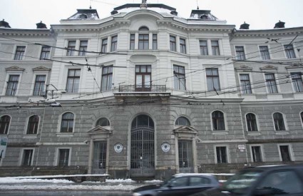 Zgrada Zemaljskog suda u Salzburgu u sklopu kojeg je zatvor u kojem je pritvoren Sanader Zgrada Zemaljskog suda u Salzburgu u sklopu kojeg je zatvor u kojem je pritvoren Sanader