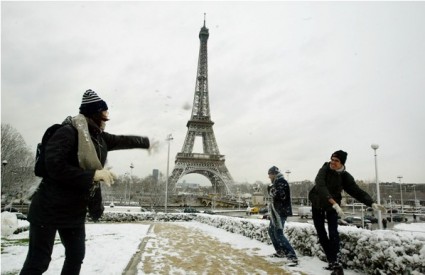 Mnoge je stanovnike Pariza snijeg razveselio
