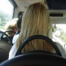 Plavuša u autobusu