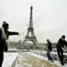 Pariz paraliziralo snježno nevrijeme, turisti nisu mogli na Eiffelov toranj