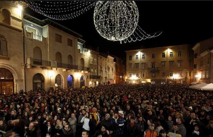 Dočeci Nove godine na gradskim trgovima