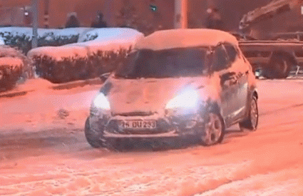 Snijeg je u Turskoj izazvao probleme u prometu