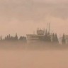 Grad duhova izronio iz magle u Kini