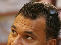 Ruud Gullit na potpisivanju ugovora s ruskim klubom