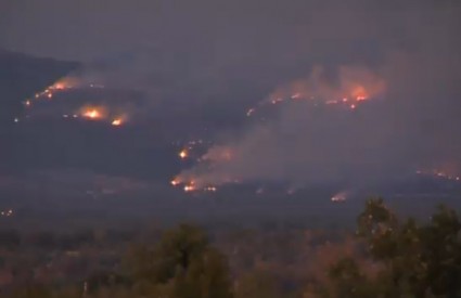 Požari i dalje bijesne dolinom Neretve