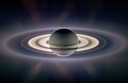 Cassini je poslala čudesne fotografije
