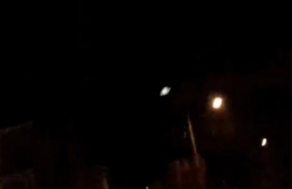 Čudnovata svijetleća letjelica na nebu iznad Oaklanda