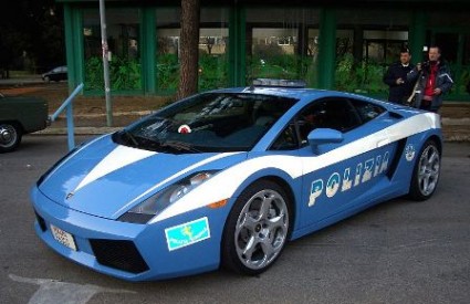 Patrolno vozilo talijanske policije od 500 KS