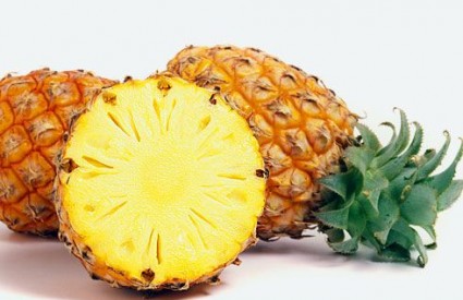 Ananas je pun bromelaina