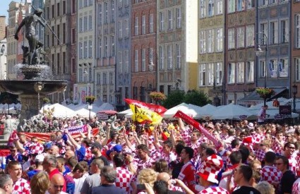 Naši su navijači brzo našli zajednički jezik sa Španjolcima