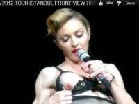 Madonna pokazala grudi na koncertu