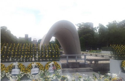 Cvijeće u Parku mira u Hirošimi