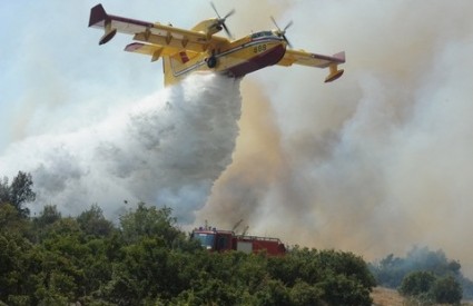 Požari bijesne širom Dalmacije