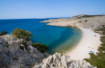 Predivna šljunčana plaža Stare Baške