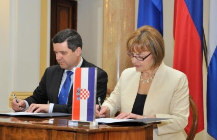 Pusić i Kajzer parafiraju Memorandum Pusić i Kajzer parafiraju Memorandum