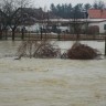 Vatrogasci cijelu noć ispumpavali podrume, vodni val na vrhuncu tijekom dana