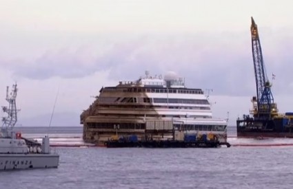 Costa Concordia nakon odsukavanja