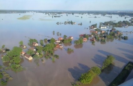 Rajevo selo i dalje je pod vodom