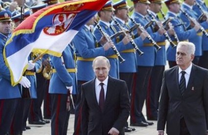 Putin i Nikolić pred svečanom postrojbom