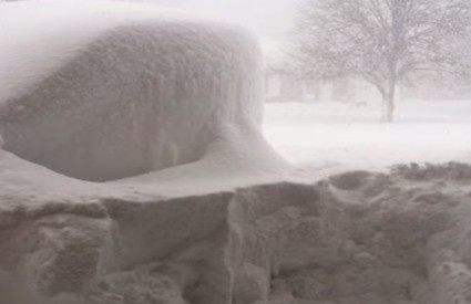 Buffalo je zatrpan s dva metra snijega