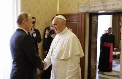 Papa i Putin popričali o Ukrajini