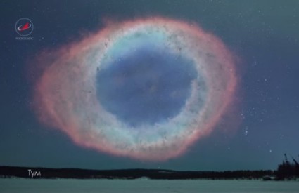 Ring Nebula na noćnom nebu