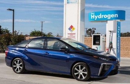 Toyota Mirai ide na vodik