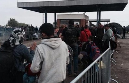 Izbjeglice se prebacuju u Sloveniju
