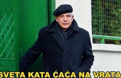 Ćaća je vani, čuvajte novčanike Ćaća je vani, čuvajte novčanike