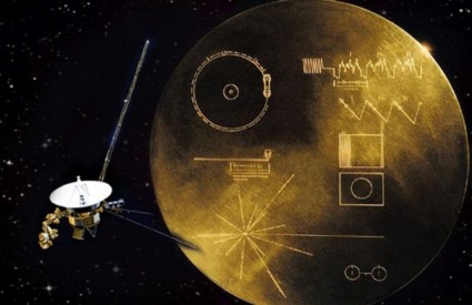 Voyager 2 nosi zlatnu ploču
