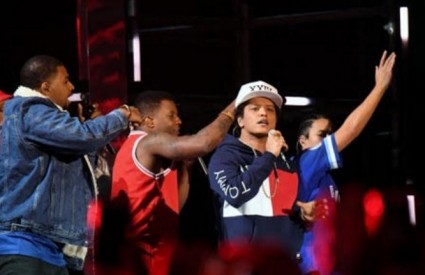 Bruno Mars zagrijao je publiku Bruno Mars zagrijao je publiku