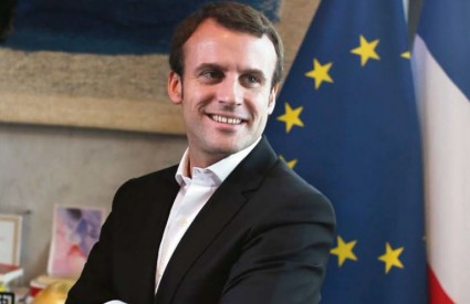 Macronu je dosta...