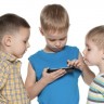 Mobiteli su opasni za razvoj male djece