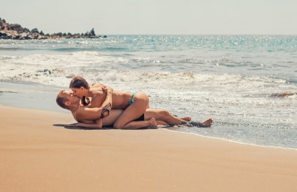 Seks on the beach...