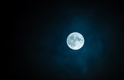 Puni Mjesec i san... stara priča :)