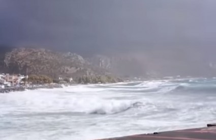 Snažna oluja razara grčke otoke