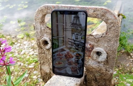 Xiaomi Mi 8 recenzija